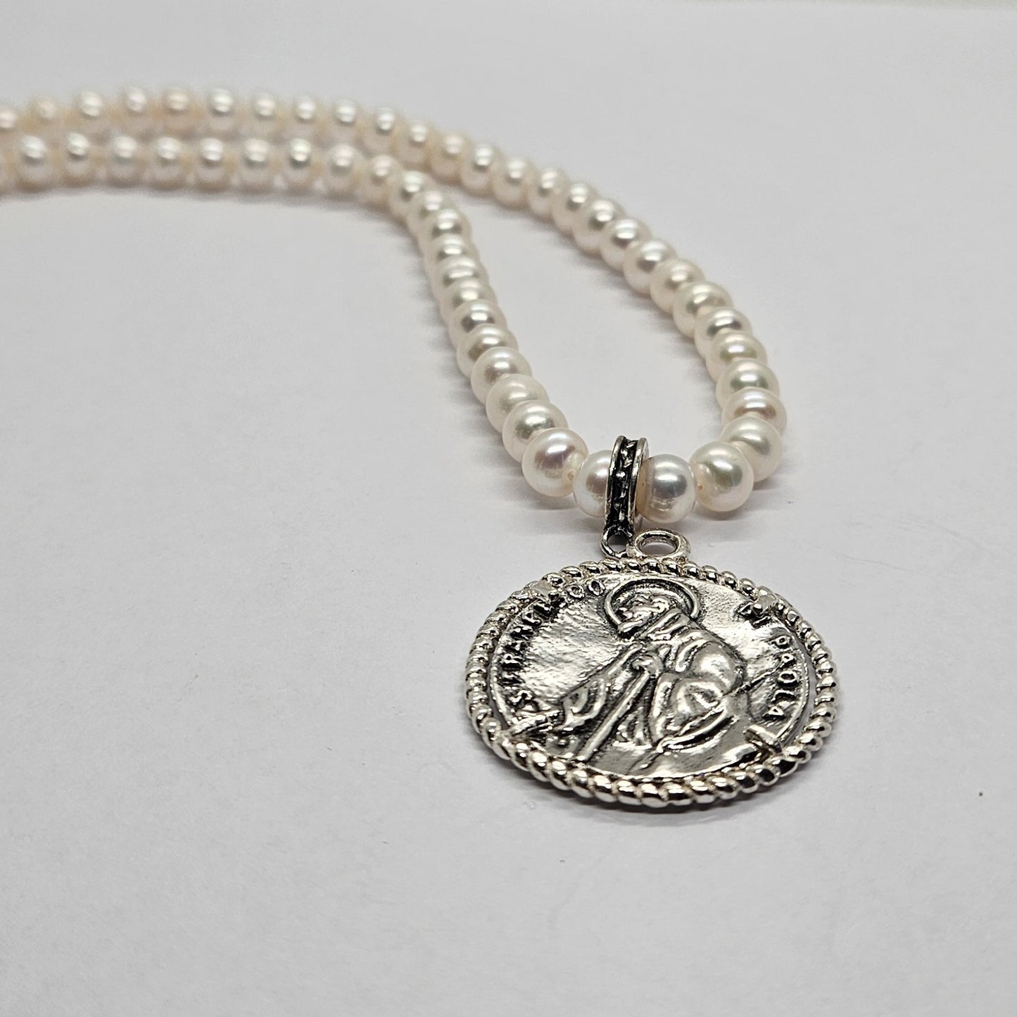 Collana perle con San Francesco di Paola - CO.PP.SF  Amanthia Castone Bianco  