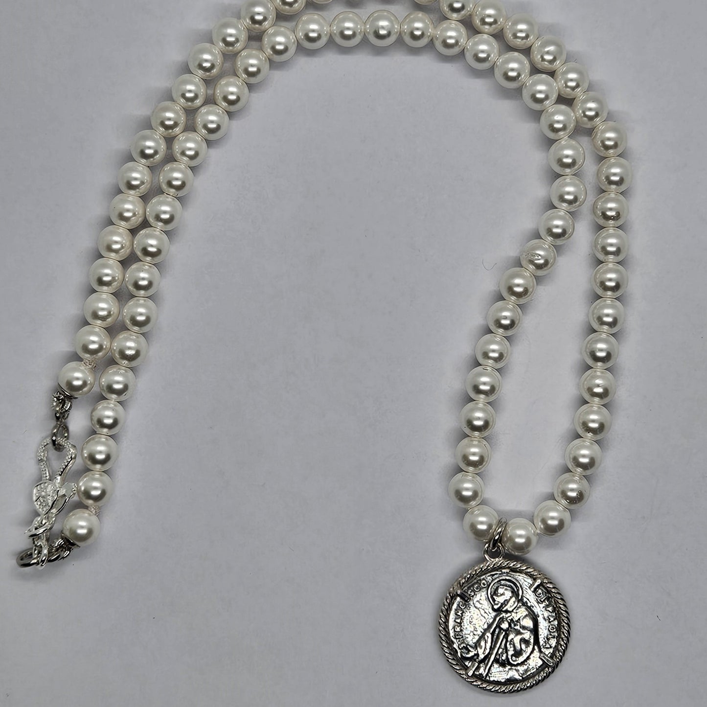 Collana perle con San Francesco di Paola - CO.PP.PC.SF Amanthia Castone Bianco