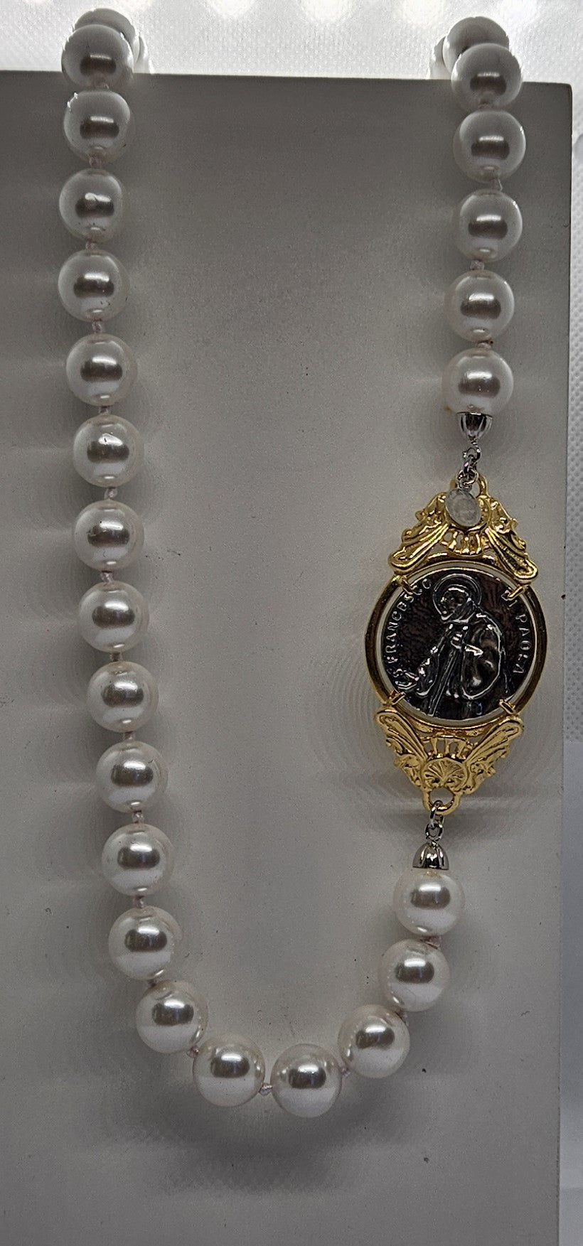 Collana Lunga perle con San Francesco di Paola - CL.PP.SF  Amanthia Castone Dorato  