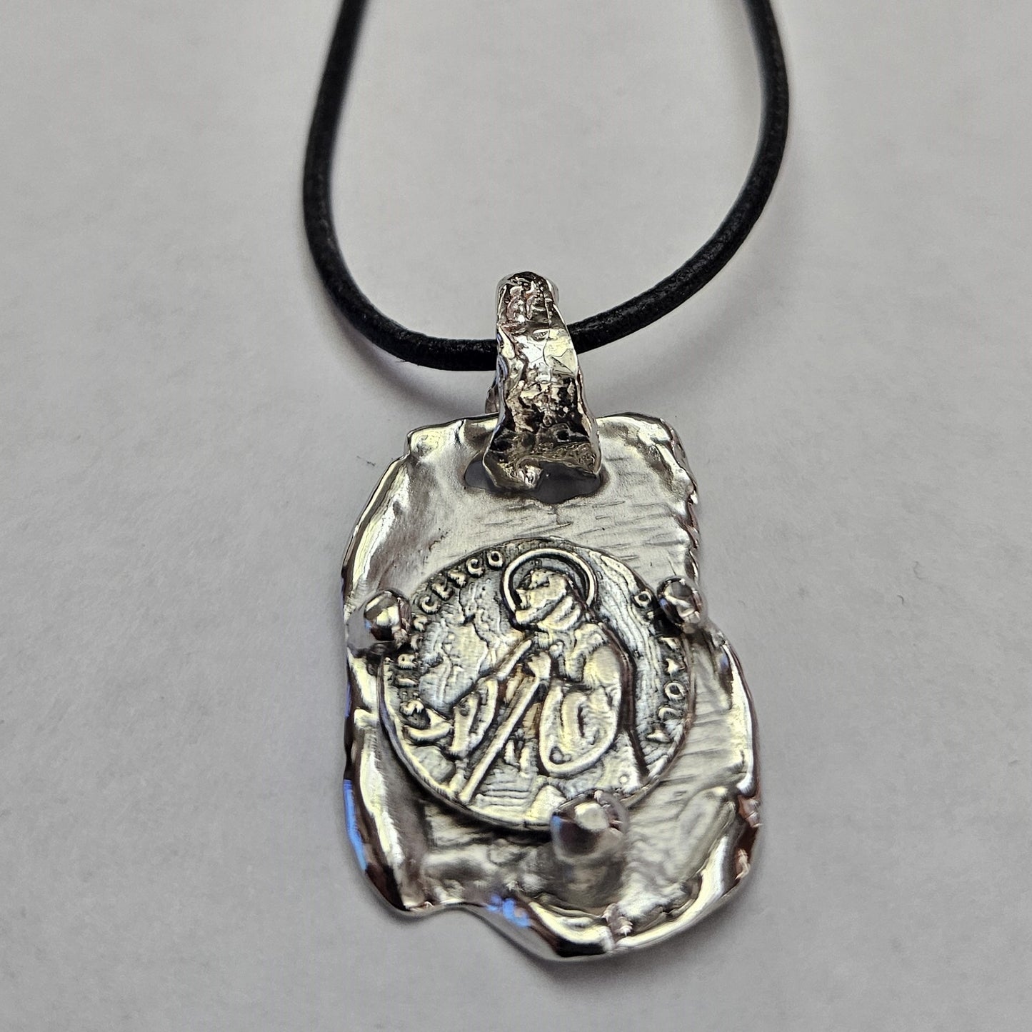 Collana cuoio San Francesco di Paola - CL.SF.CUOIO Amanthia Nero Bianco