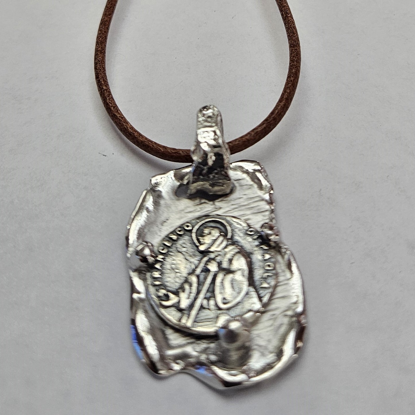 Collana cuoio San Francesco di Paola - CL.SF.CUOIO Amanthia Marrone Bianco