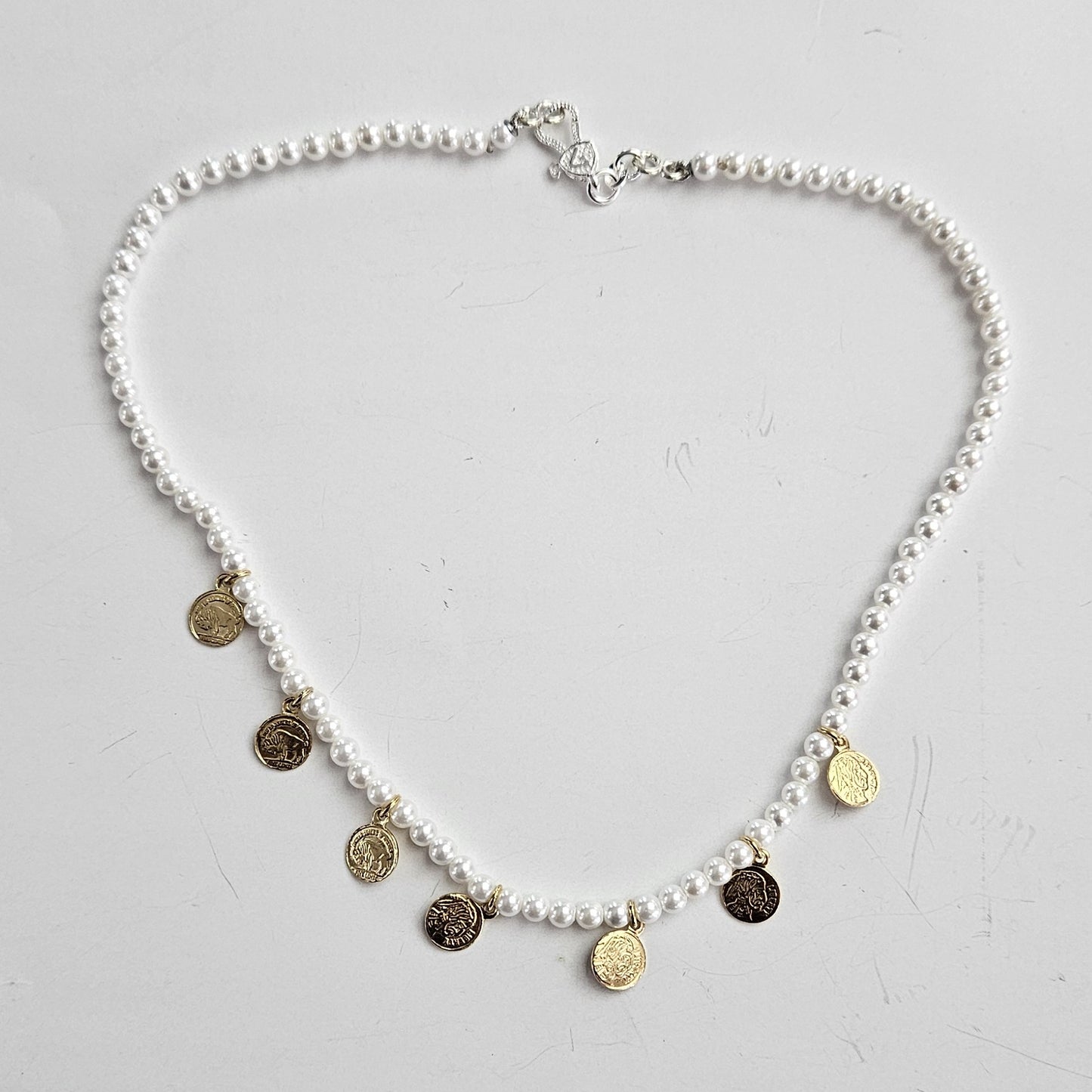 Collana Perle con Monetine in argento 925 - CO.PP.MO Amanthia Monete Dorate