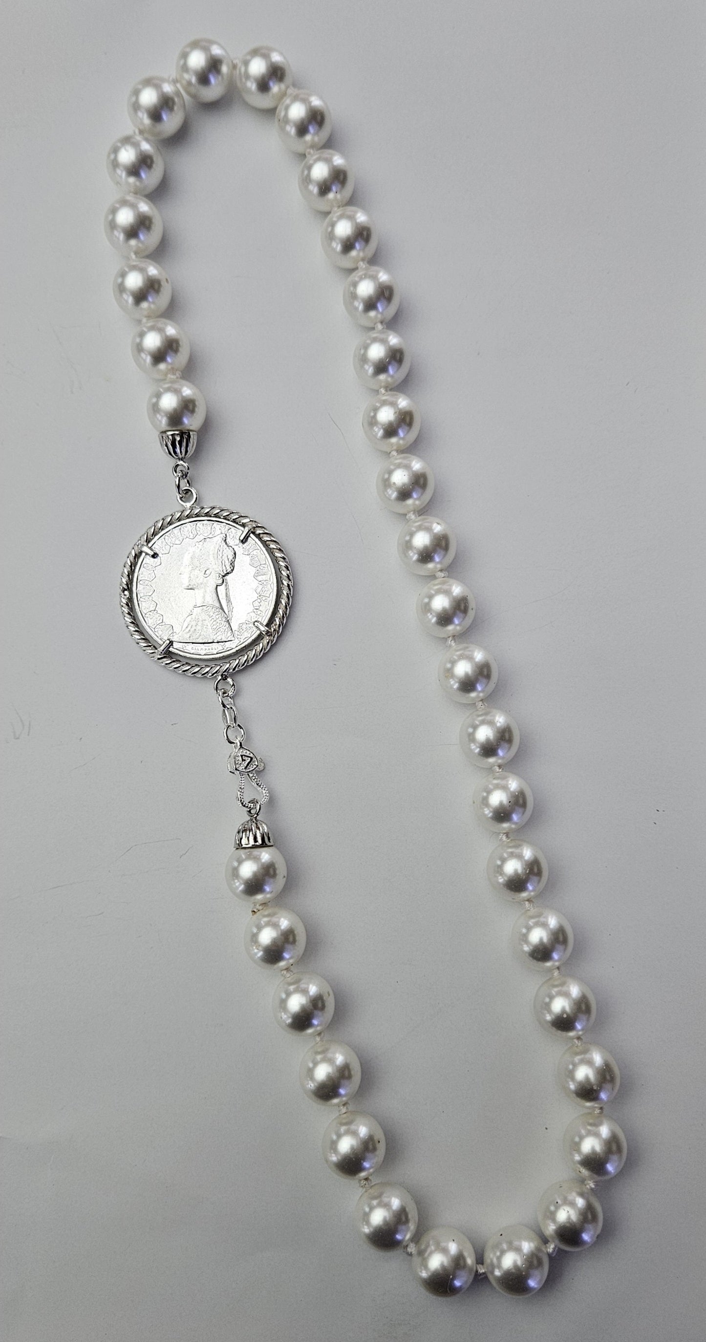Collana Perle con Moneta d’epoca in argento 925 - CP.33.10.1.50  Amanthia   