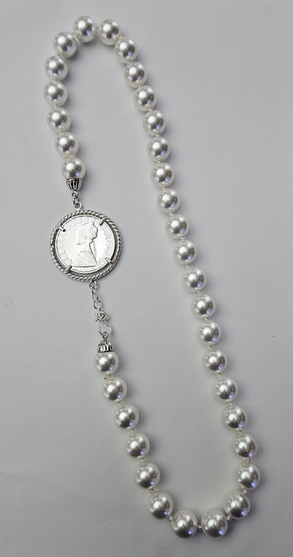 Collana Perle con Moneta d’epoca in argento 925 - CP.33.10.1.50  Amanthia   
