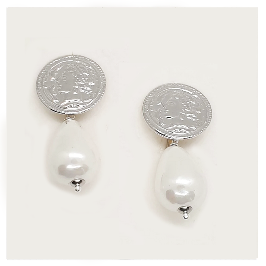 Orecchini argento pendenti con moneta e perla a goccia piccola - OL.PP.GO  Amanthia Argento bianco  